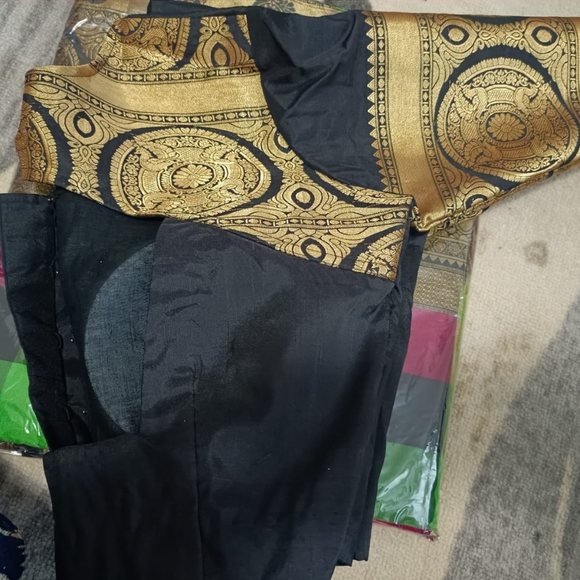 Beautiful brand new silk saree with blouse - Picture 6 of 6